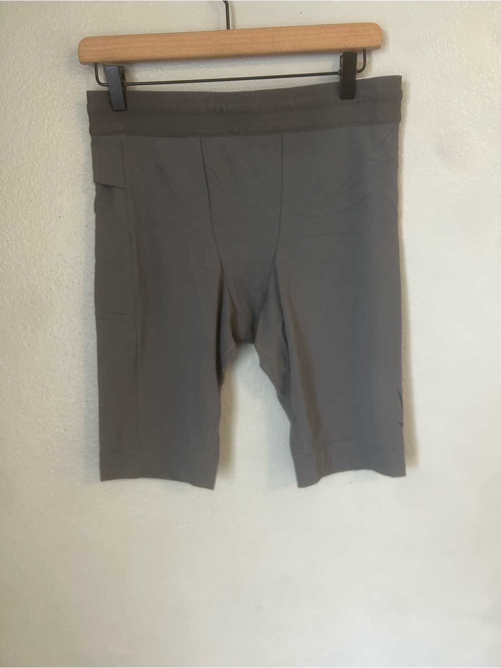 Men’s nwt Nike yoga tight shorts